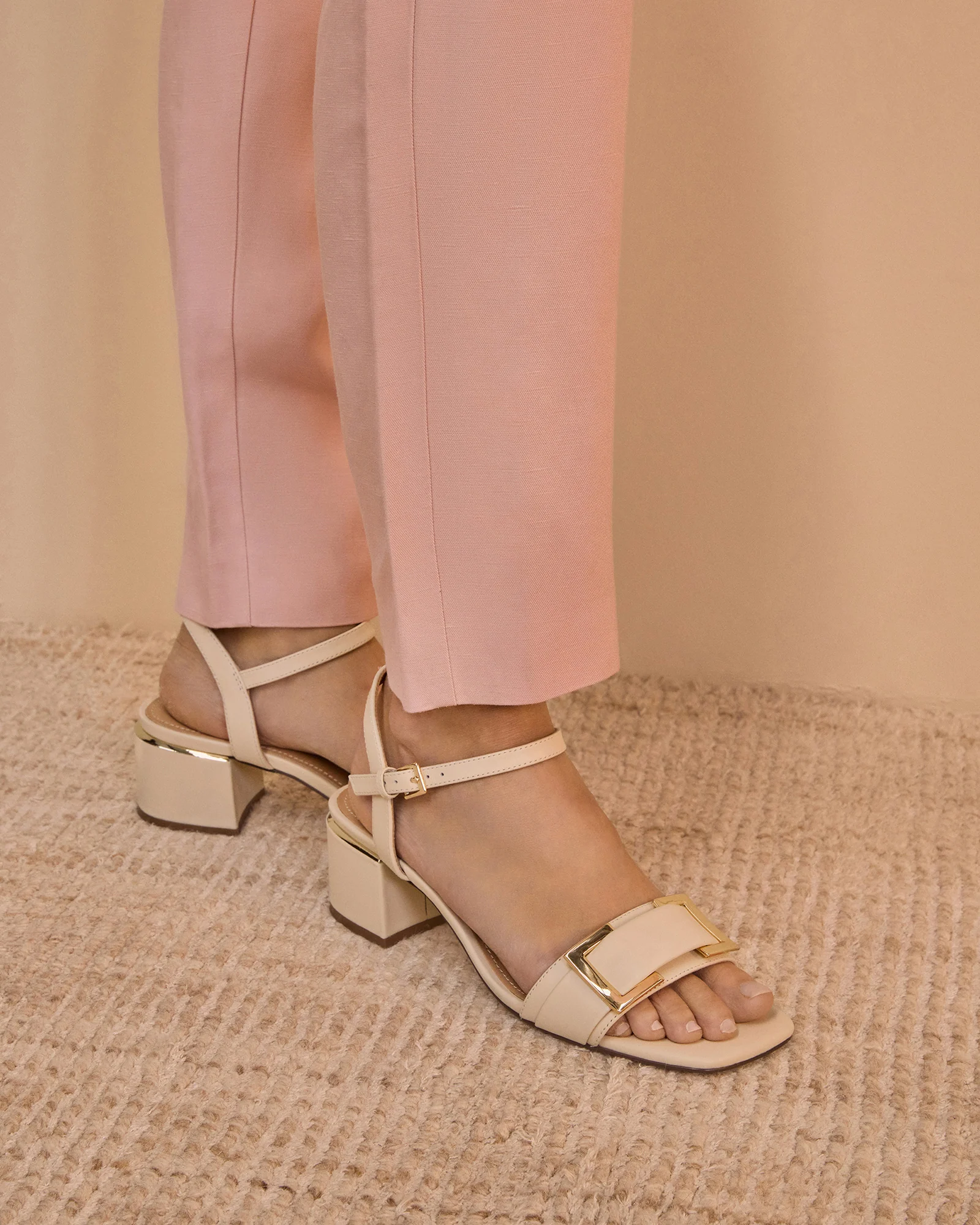 Izaro Vintage Ivory Leather Block Heel - Image 7