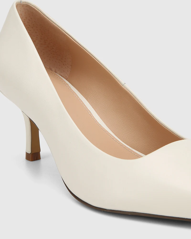 Maine Off White Leather Pump - Image 6