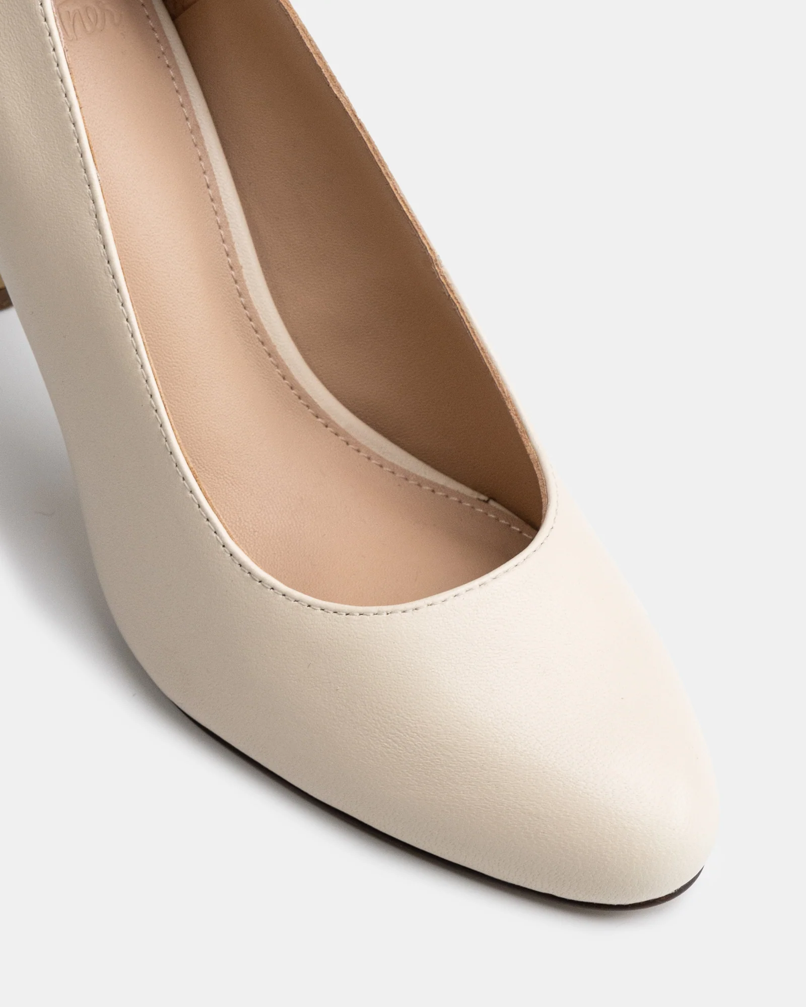 Tash Vintage Ivory Leather Stiletto Pump - Image 3